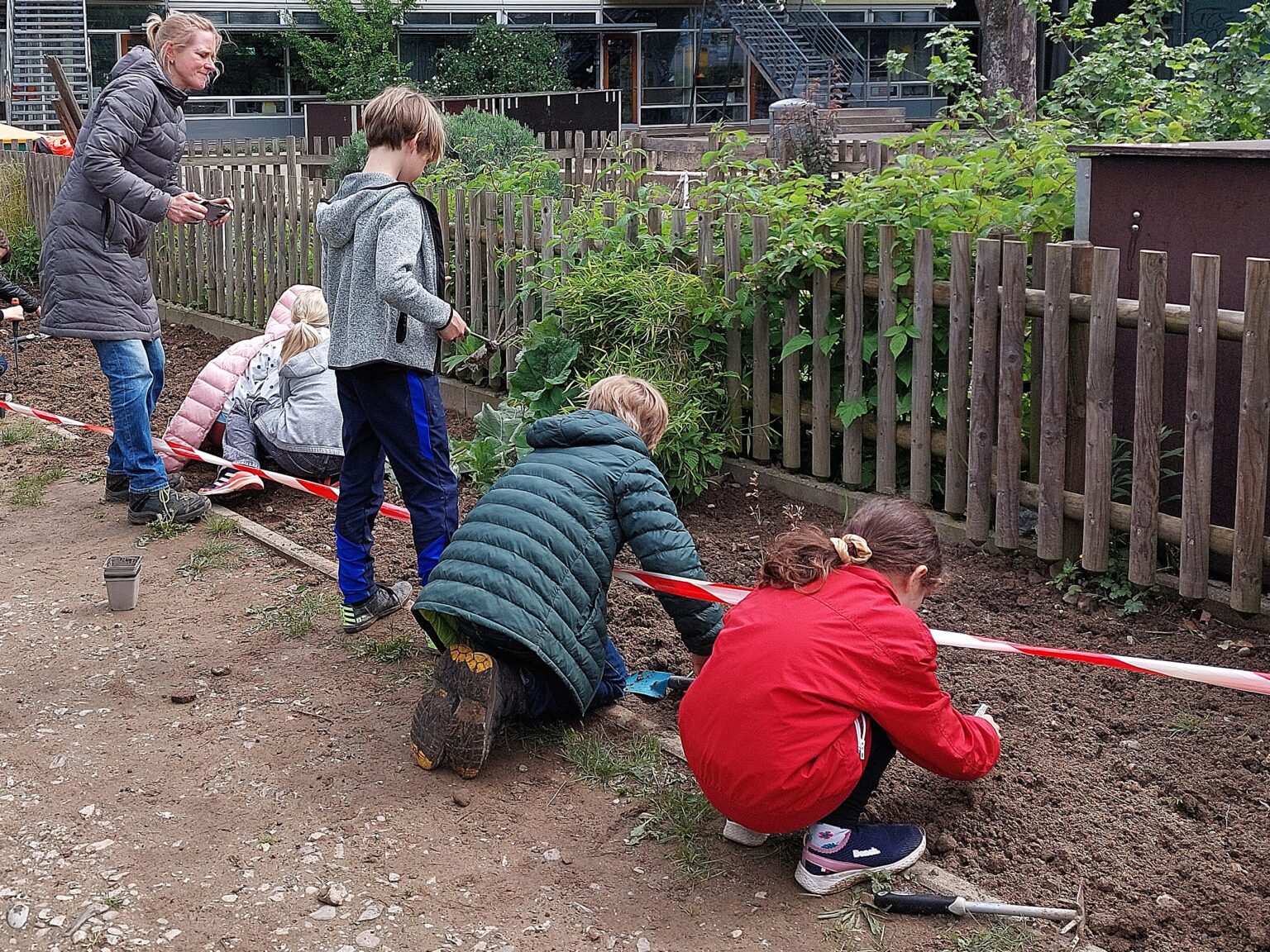 Freiburger Flower Kids werden zu Bienenretter*innen – Bodensee-Stiftung